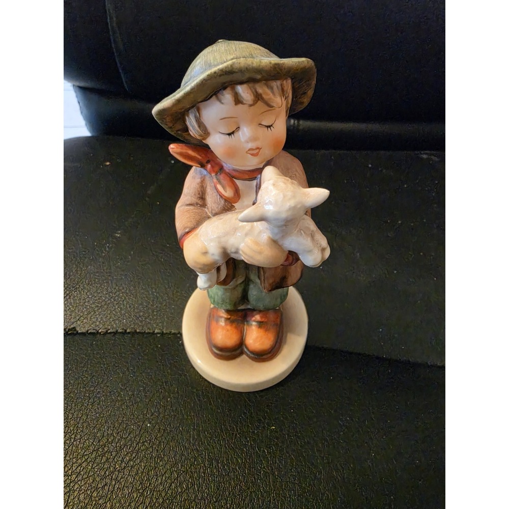 Vintage 1962 Goebel Hummel Figurine "Lost Sheep"